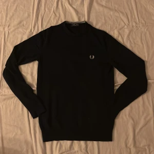 Fred perry  - XS passar S skick 10/10 använd 1 gång köpt för ca 900kr mitt pris 500kr priser är inte hugget i sten!! Skriv för funderingar var inte rädda att fråga😁