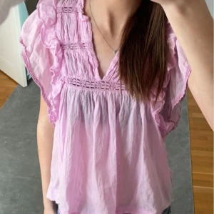 Rosa neo noir blus - Säljer min super populära neo noir blus som kostar 600kr orginalt. Inga fläckar 