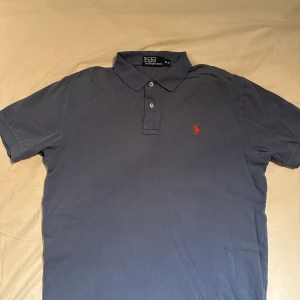 Ralph Lauren Piké M - ~Storlek M ~Fint skick  ~Äldre taggen  Det är bara att du höra av dig!
