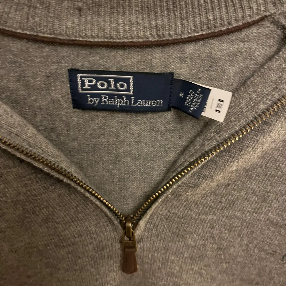 Ralph Lauren tröja i storlek M som jag fick i present som endast är använd några gånger. . Tröjor & Koftor.