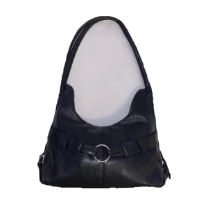 Handväska - Handväska i bra skick! Dragkedjan på baksidan funkar som den ska förutom att grejen man drar i gått av. Den har flera praktiska fack inuti. Skriv om du har några frågor!!❤️❤️