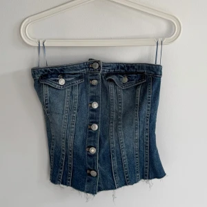 Tub topp - Jeans tub topp från Zara. Aldrig använd och prislappen är kvar! 