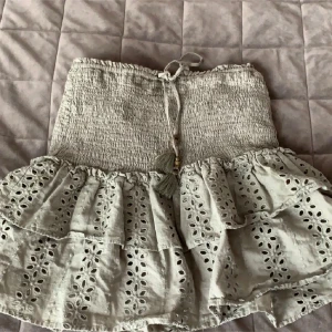 Zara kjol - Såå fin kjol ifrån zara, säljer då den inte kommer till användning💞🥰