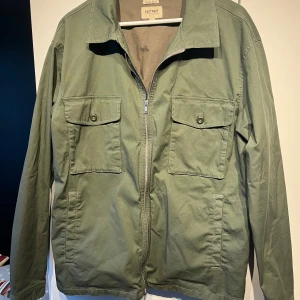 Trendig skjortjacka🤍 - Säljs då den inte kommer till användning  EastWest Storlek XL