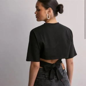 Open back tie tee  - Aldrig andvänd❤️