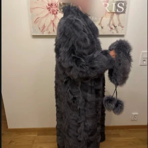 Äkta blå rävs päls  - Använd Max 3 gånger.  Köpt för 24000:-  Pris kan diskuteras vid snabb affär. 