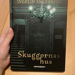 Vet du någon i ålder 9-12 som gillar spännande Böcker? Kolla hit  En bok som man fastnar för. Perfekt julklapp! Fint skick 