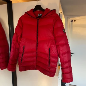 Vinterjacka - Snygg jacka från Armani, nypris ca 3500kr. Storlek S men passar 185