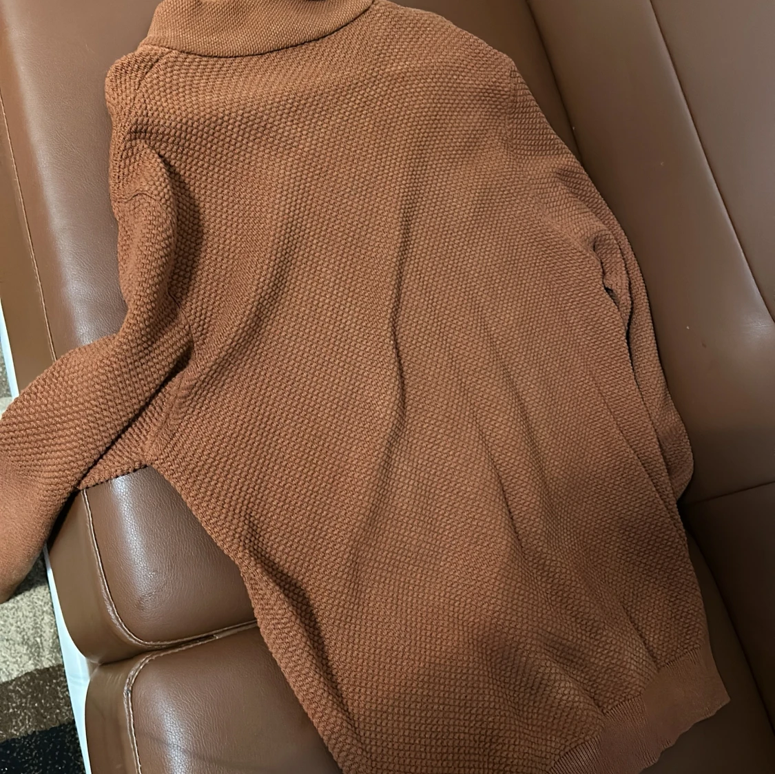 Brun stickad tröja från Tudors - 92