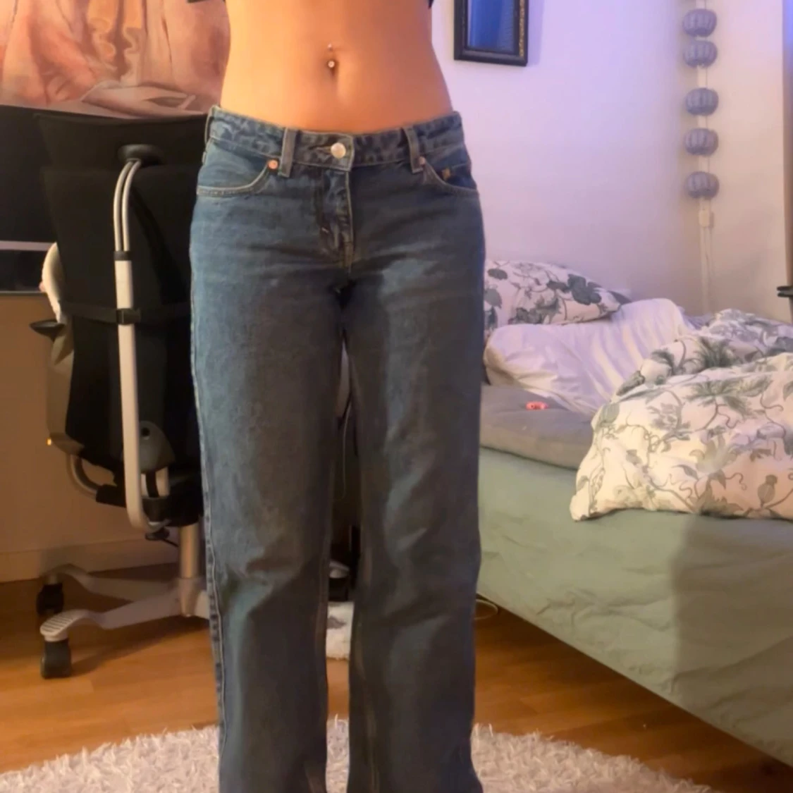 Blå jeans med mid waist