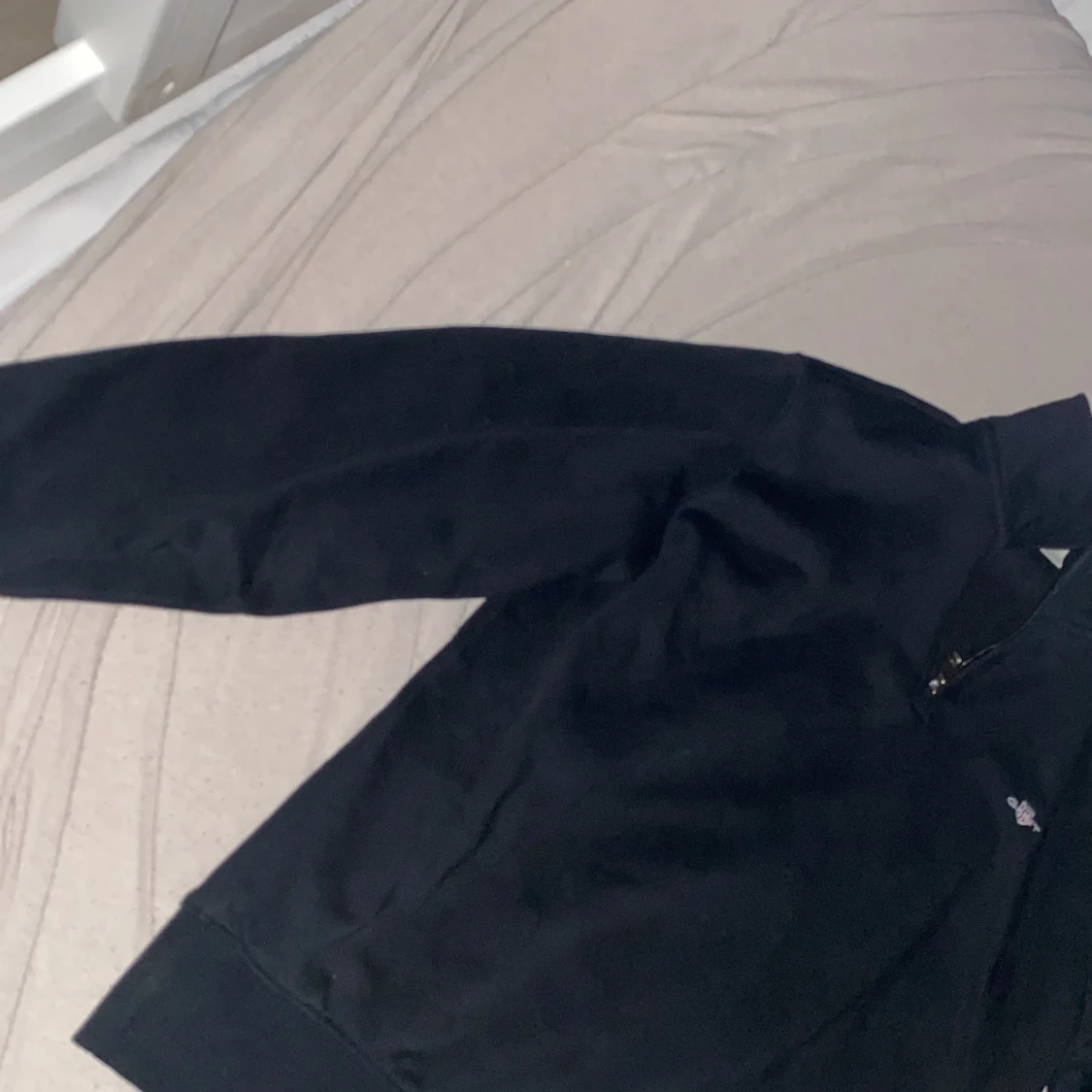 Svart tröja med dragkedja från GANT          öppen för byten !!!! - 91