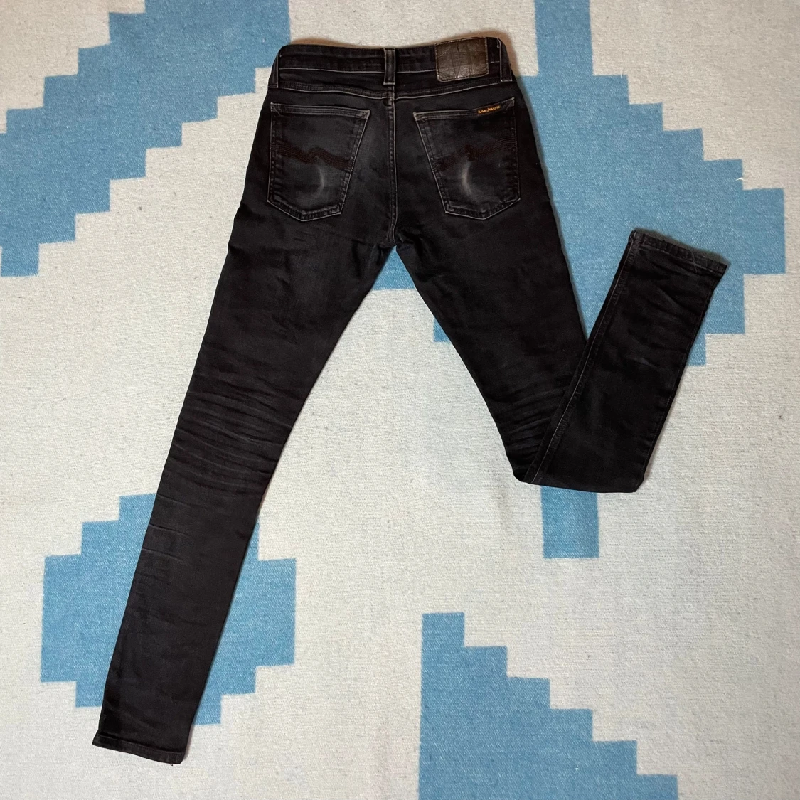 Mörkblå nästan svarta jeans från Nudie Jeans - 90