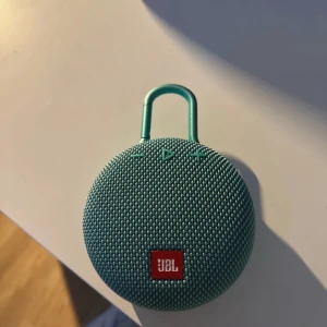En ny grön blå högtalare - Den är helt ny säljer den för 150 för den kosta 500