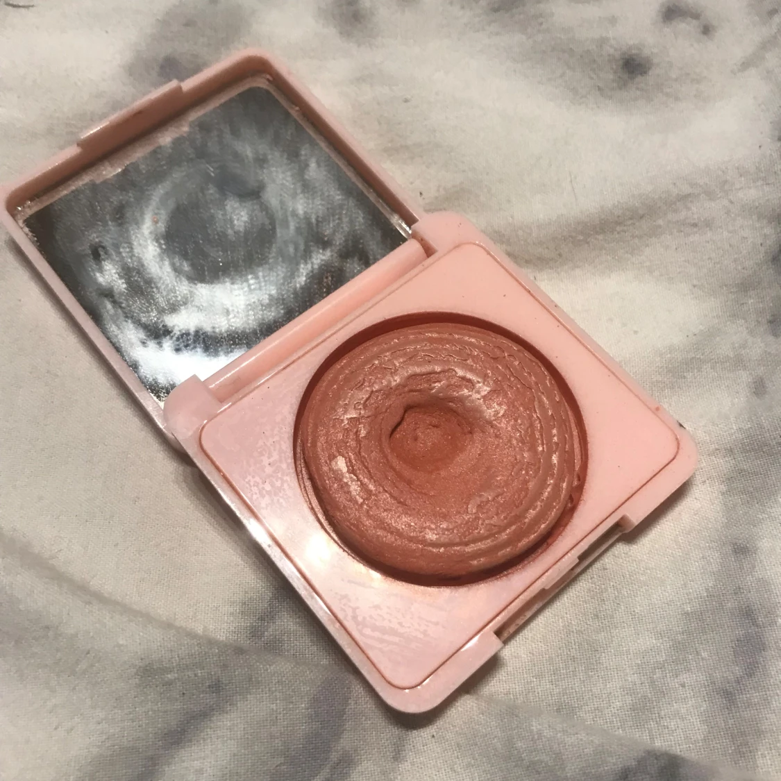 Krämrouge från CAIA - 90