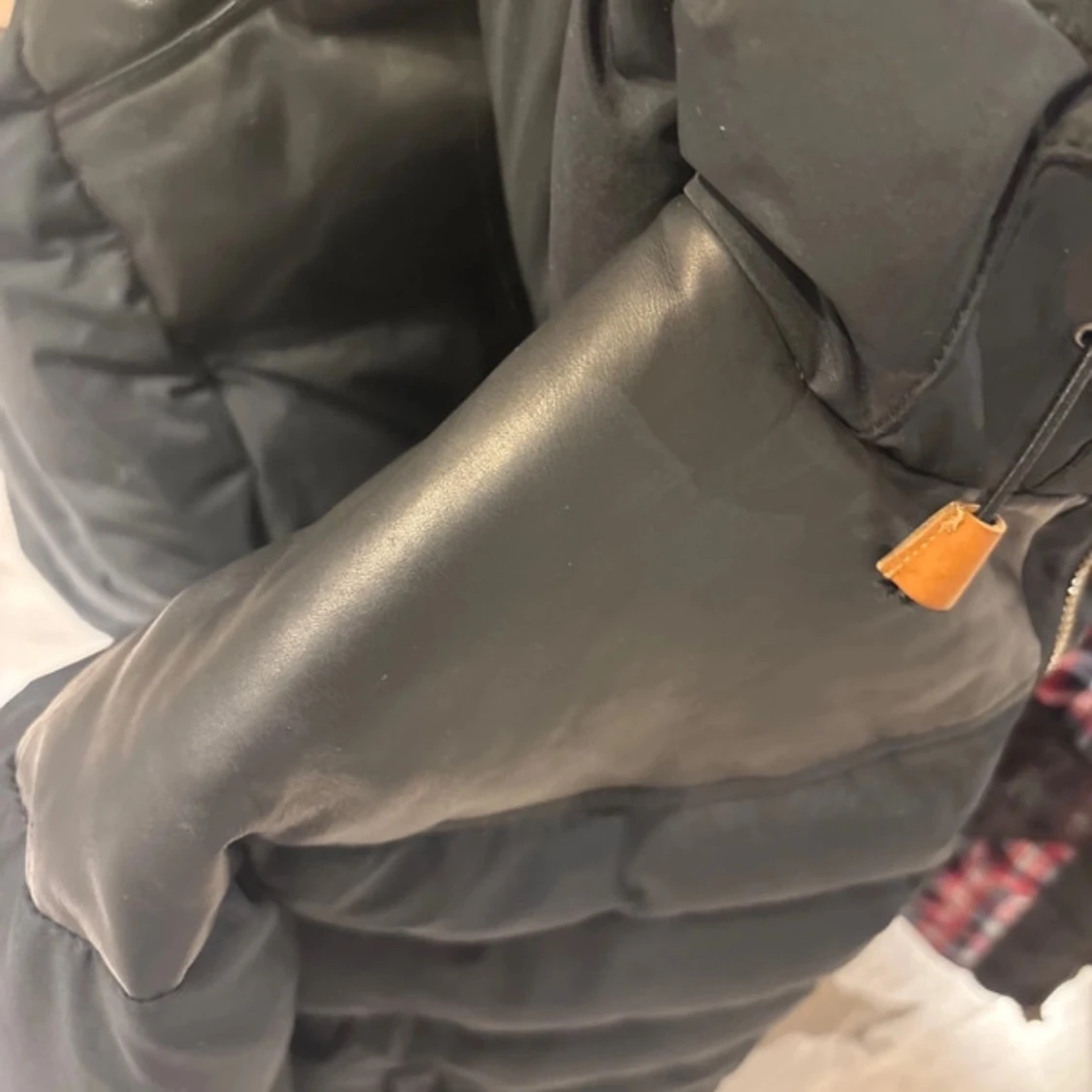 Svart pufferjacka från Peak Performance - 92