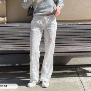 NYA broderie anglaise byxor från Madlady - Lågmidjade Broderie Anglaise Byxor - Isla White från Madlady. Stl XS längd regular. Storleksguide finns på madlady.se Endast anvönda en gång så i skick som nya. Ord nypris 599 kr.