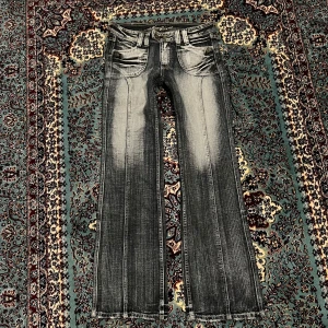 Jeans  - Jeans, i bra skick 💕 Midjan är 83cm och innerbens är 82cm 🤍