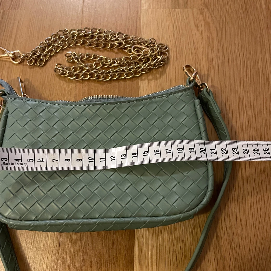 Grön flätad axelväska med kedja - 90