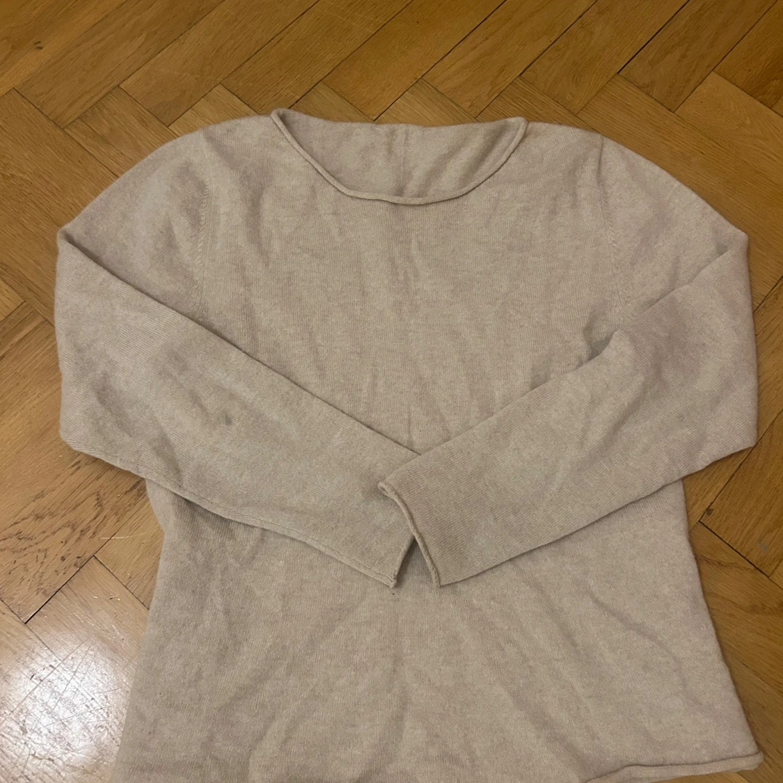 Fiore långärmad beige kashmir tröja!