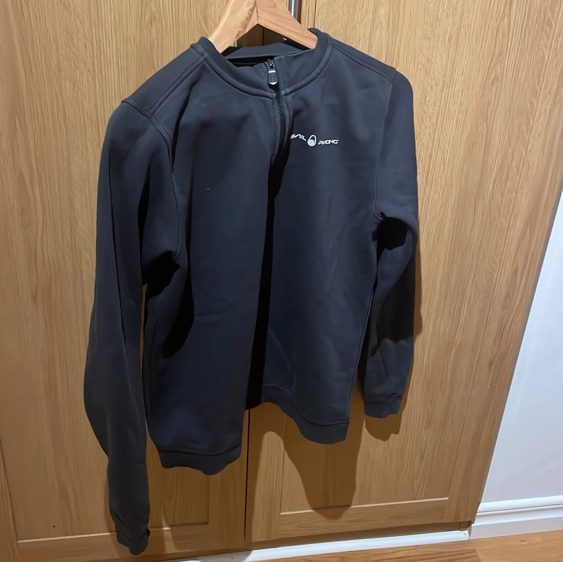 Svart tröja från Sail Racing