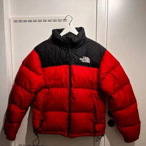The North Face Fuffer - Säljer min Nuptse som inte kommer till användning och bara tar plats i garderoben, inga skador eller hål i jackan. Kan mötas upp i Stockholms området 🙂