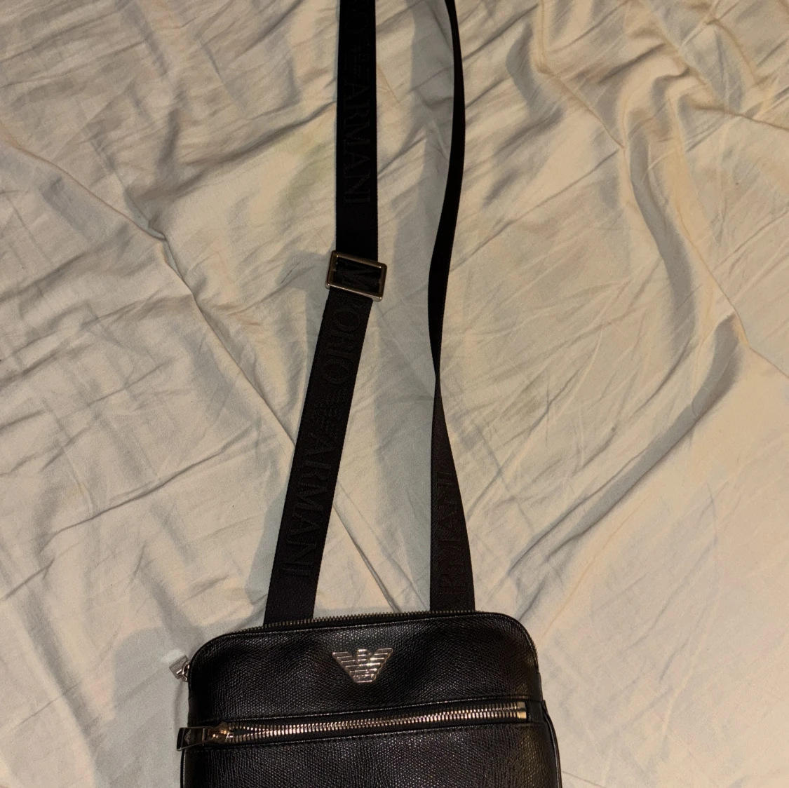 Svart axelväska från Emporio Armani