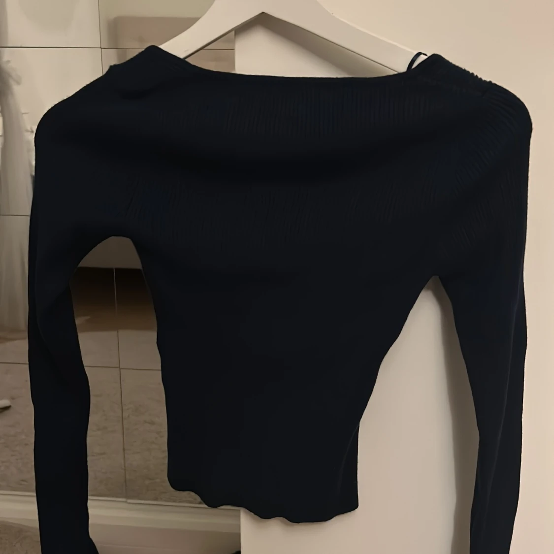 Svart ribbad topp från Gina Tricot - 91