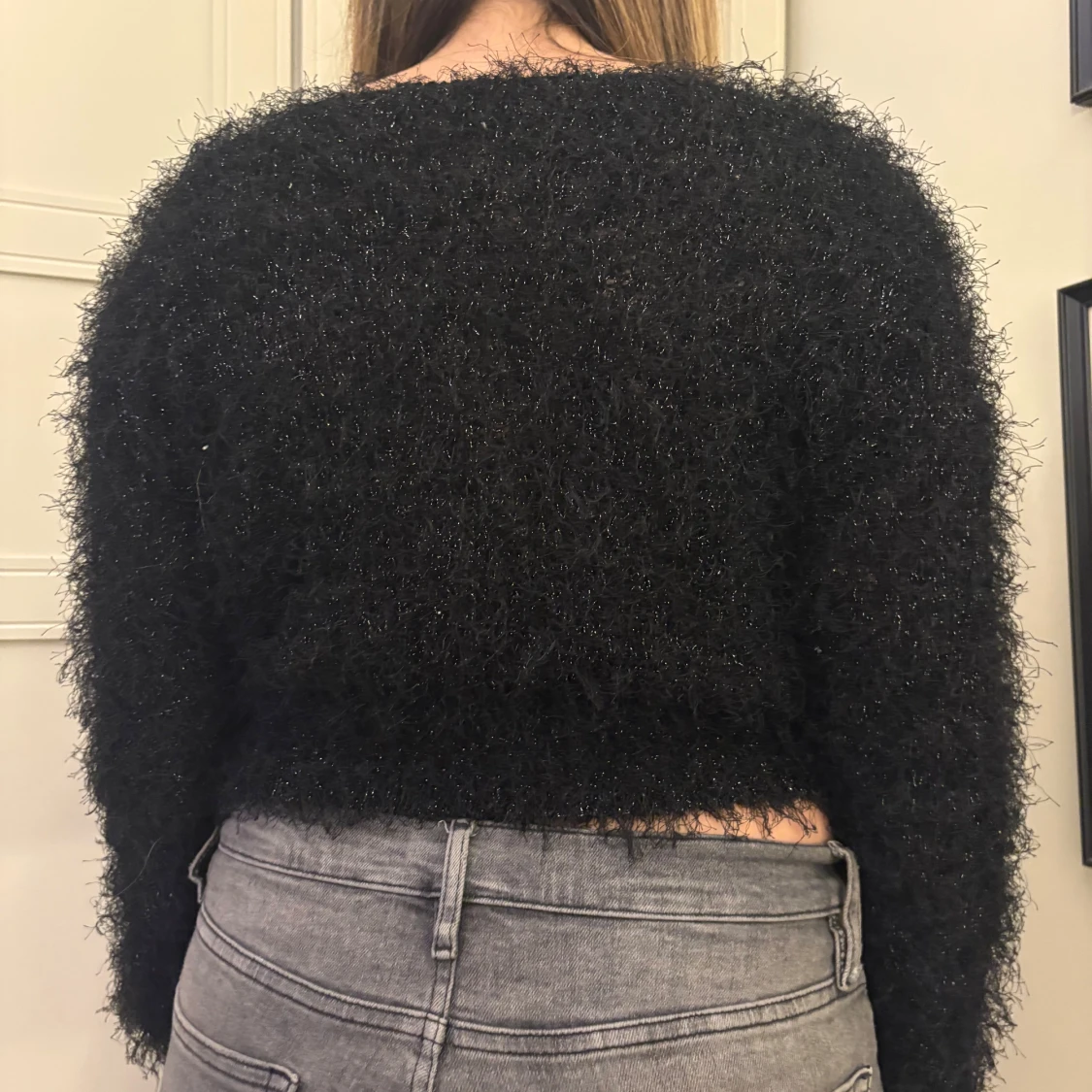 Svart fluffig tröja - 90