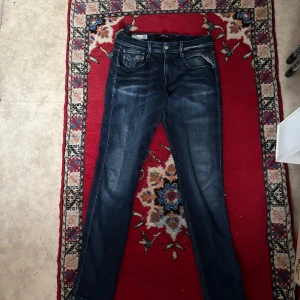 Replay Anbass - Som nya skick 9/10. Storlek 31/32. Skriv vid frågor