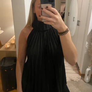 Svart topp - Snygg svart topp som ej kmr till användning💕