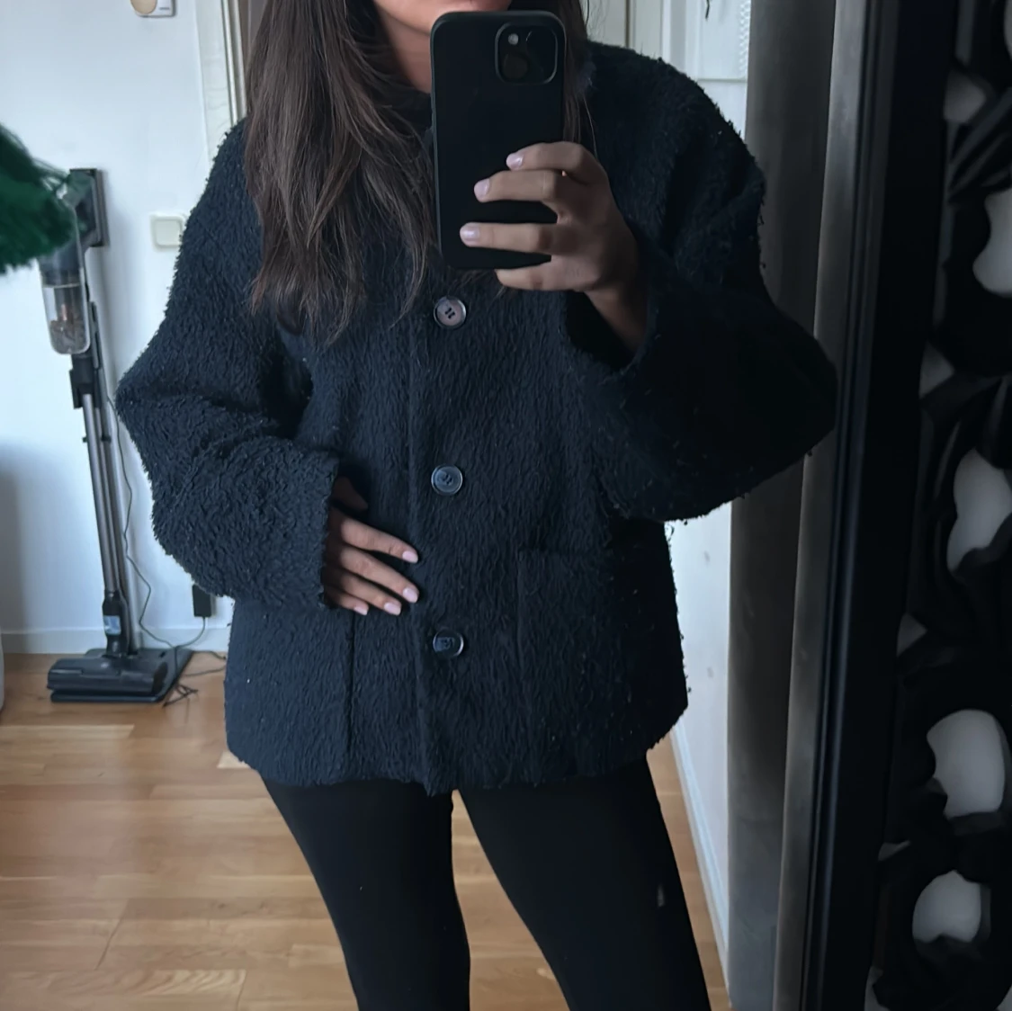 Mörkblå teddyjacka med knappar