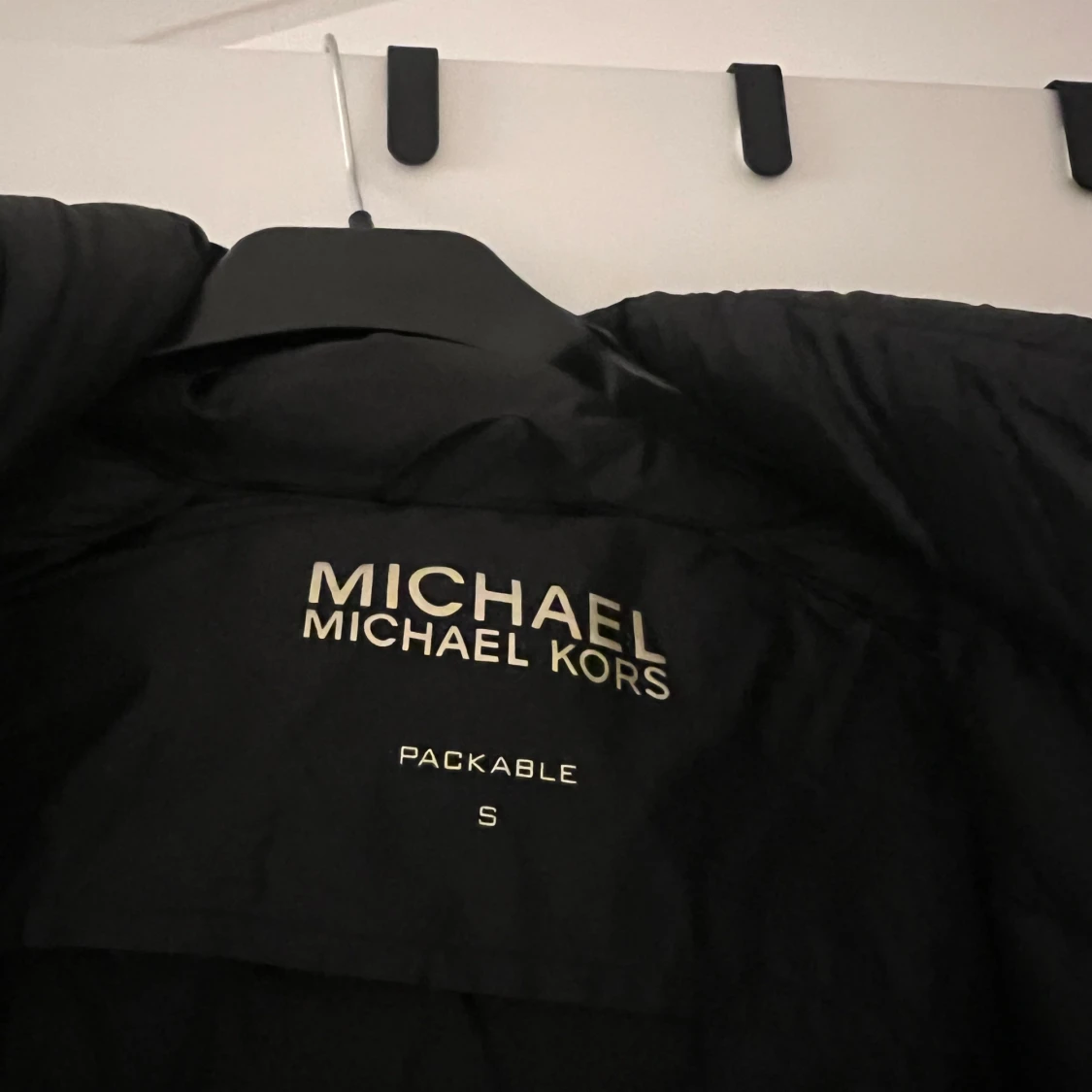 Svart dunjacka från Michael Kors - 90