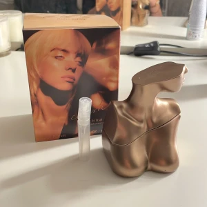 Parfym från Billie Eilish - Tester på 3ml billie eilish den vanliga har massa små flaskor men det är bara att köpa så skickar jag en tester