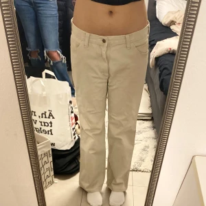 Byxor - Beiga byxor lågmidjade🥰