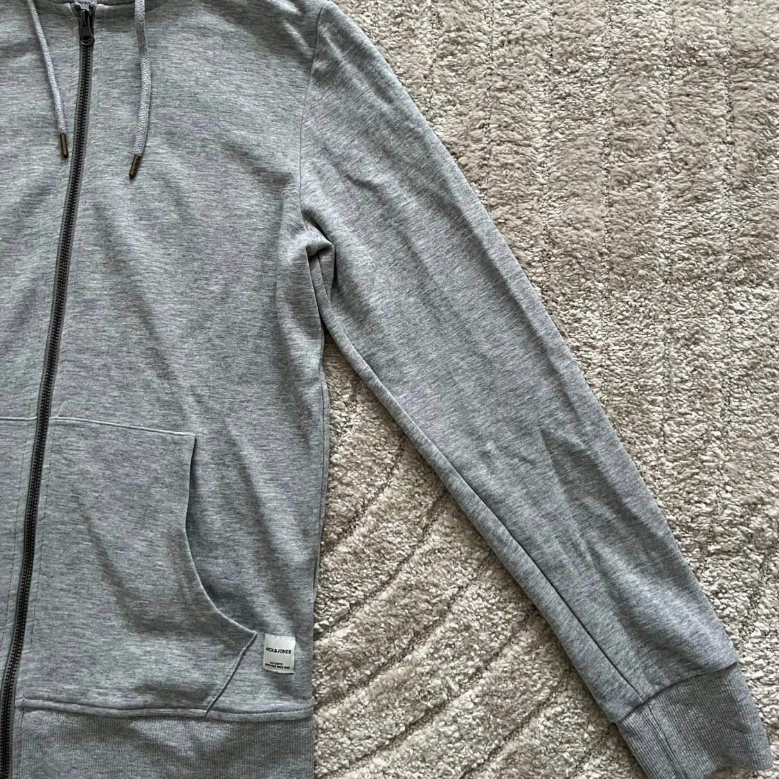 Grå hoodie HELT NY - 2