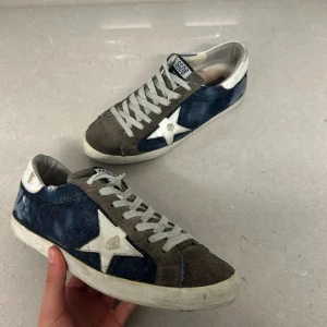 Golden goose - Riktigt feta golden goose💎| Skick 7-10✅    DEFEKTERNA NI SER ÄR DESIGNE🍷 Stolek 41 men passar 42.🤝Nypris över 4000kr.hör av er vi fundering