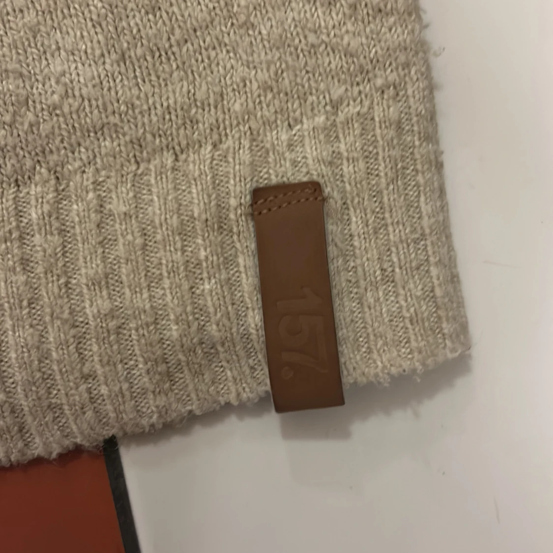 Beige stickad tröja från 157 - 91