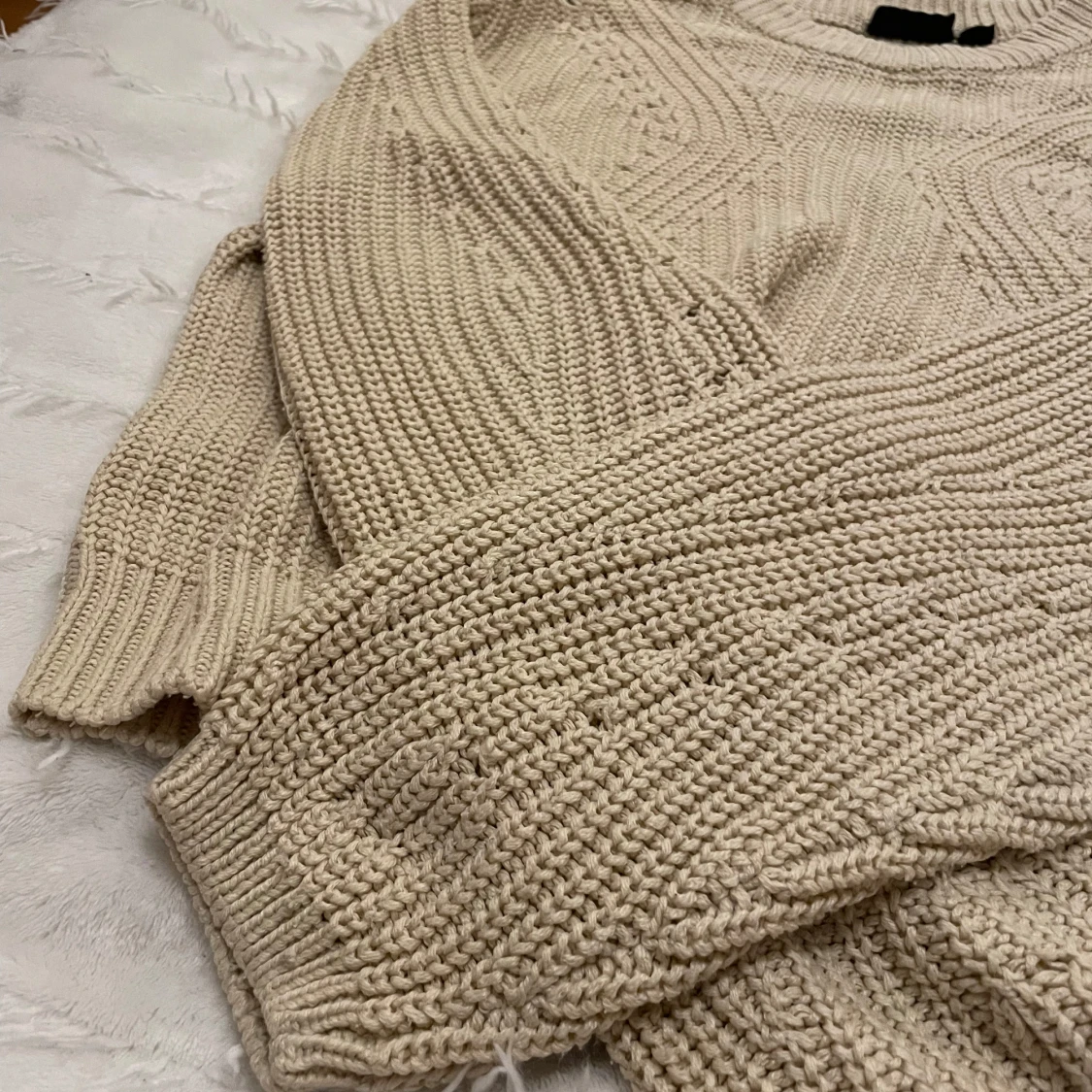 Beige stickad tröja - 90