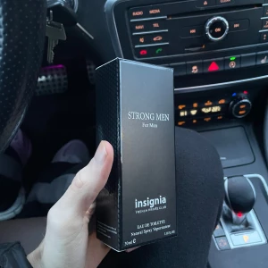 Parfym Men - Parfym Strong Men  Luktar helt suveränt.  Den är hur Nice som helst.  Jag rekommenderar den till alla! Perfekt överraskning som present!   Fraktas med Schenker eller Postnord över hela Sverige eller hämtas på plats.