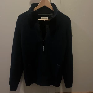 Cardigan  - Använde den en gång men kände inte att de va något för mig så säljer den istället, lapparna finns kvar