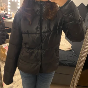 Superdry jacka - Superdry jacka nästan som ny! Har legat i garderoben ett tag❤️