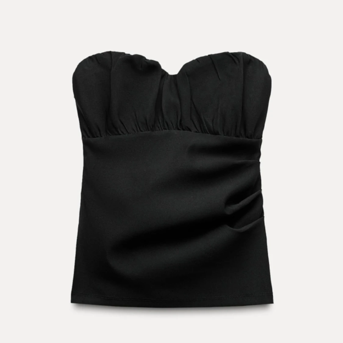 Svart axelbandslös topp