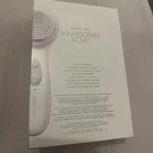 Mary Kay Skinvigorate Sonic - Facial cleansing brush head. Mary Kay Skinvigorate Sonic är ett hudvårdssystem som erbjuder djuprengöring och massage.