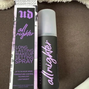 Urban Decay All Nighter Setting Spray - Säljer helt ny settingsspray från Urban Decay i 118 ML.