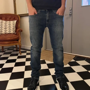 Replay jeans - Riktigt snygga mörkblå replay jeans i nyskick!