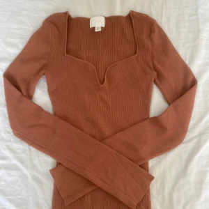 Fin tröja - En orange/brun långärmad tröja från h&m i storlek xs! Skickar inom 24💕 skriv för frågor🌸endast testad
