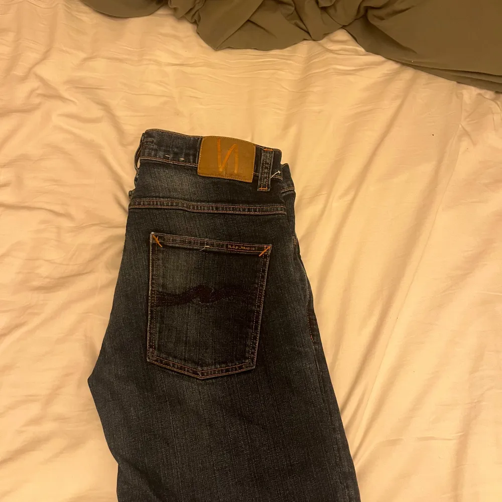 Tja! Riktigt feta nudie jeans till ett skönt pris, storleken sitter tajtare en vad storleken säger så man är medveten om det! 10/10 skick OBS Slim jinzz. Jeans & Byxor.