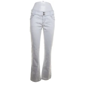 Super snygga bootcut jeans - Säljer mina skitsnygga bootcut jeans, storlek 38 men skulle säga att dom passar till 36/38❤️ skriv för intresse och frågor ❤️❤️