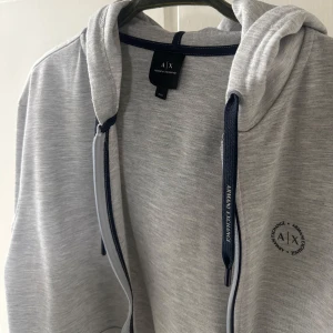 Armani exchange luvtröja  - Minimalt använd luvtröja i perfekt skick. Pris kan diskuteras.