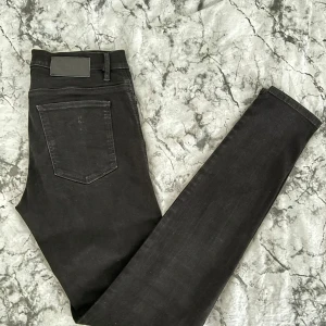 Diesel Jeans - Säljer dessa Diesel jeans i strl 31, mycket bekväma, nytt skick 9/10 använd 2-3 gånger. Hör av er vid funderingar.  Ej öppet köp.